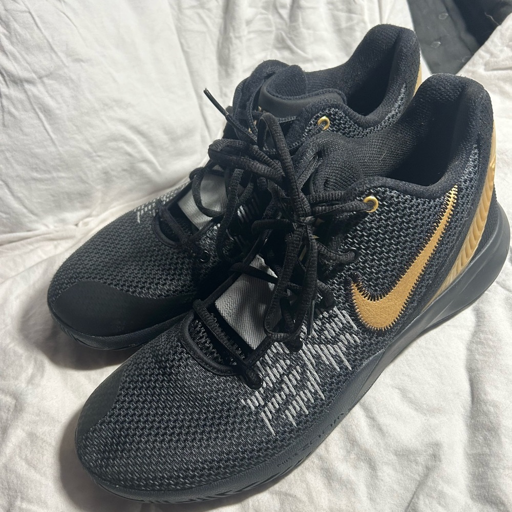 Kyrie Irving Flytrap Metallic Gold - image 2